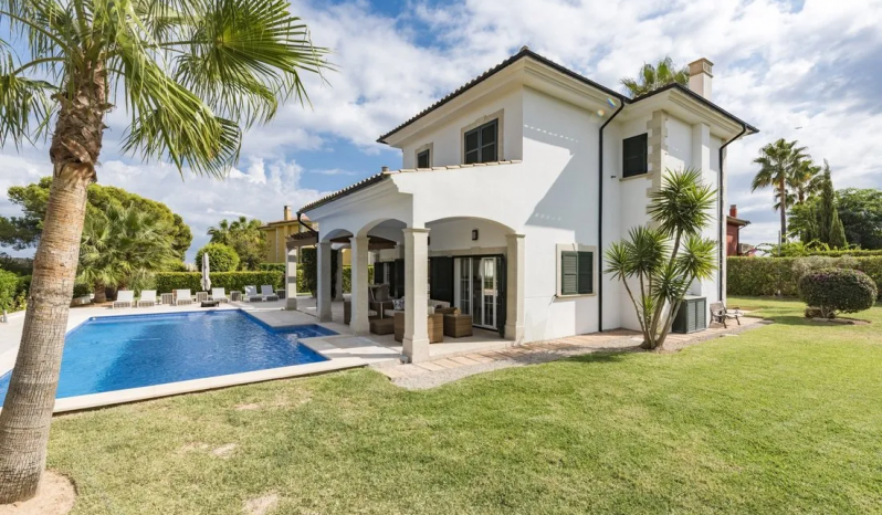 SPACIOUS LUXURY VILLA full