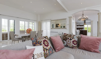 SPACIOUS LUXURY VILLA full