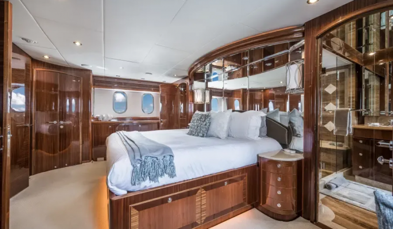 Limitless Yacht full