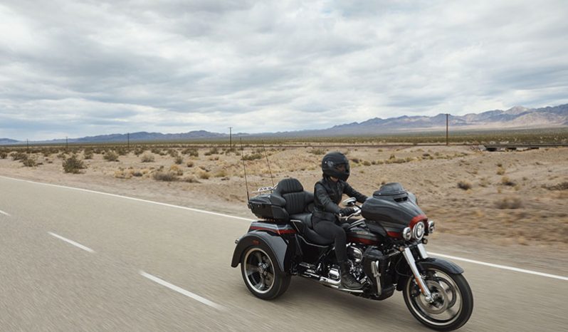 TRI GLIDE HARLEY full
